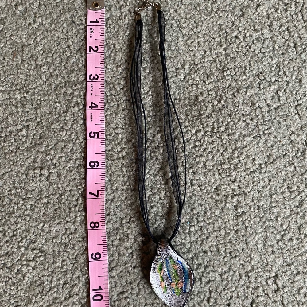 Glass necklace - Picture 2 of 3